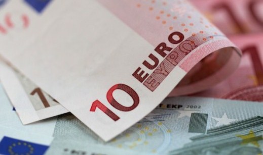 Perfundojne efektet sezonale: Rriten te gjitha valutat ne vend
